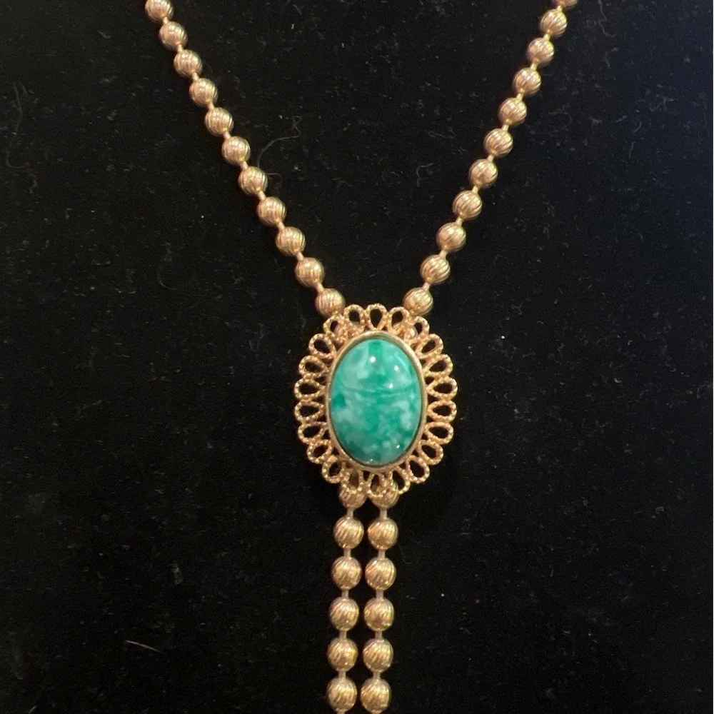 1973 Avon Ming Green Tassel Lariat Necklace DeLizza Elster Juliana Vintage Rare